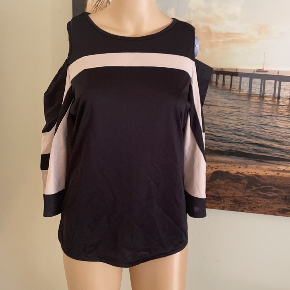 Black top - Picture 2 of 8